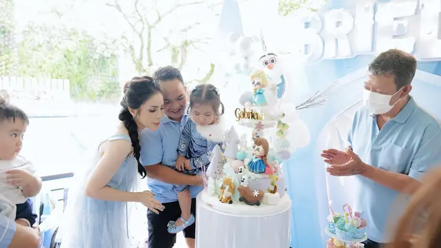 Bertema Frozen, Ini 7 Momen Perayaan Ulang Tahun Putri Momo Geisha