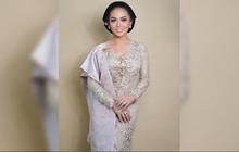 10 Potret Cantik Kris Dayanti Tampil dalam Balutan Busana Kebaya, Terlihat Awet Muda Hingga Disebut 'Kakak Aurel