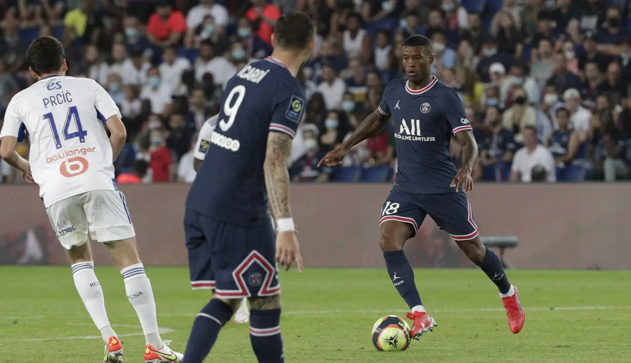 Georginio Wijnaldum. Satu-satunya rekrutan anyar PSG yang diturunkan saat laga perdana melawan Strasbourg. Perannya di lini tengah selama 88 menit turut menjadi andil dalam kemenangan 4-2 tersebut. Jika terus konsisten, posisi reguler sudah pasti jadi miliknya. (Foto: AFP/Geoffroy van der Hasselt)