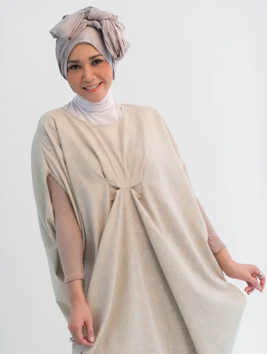 Namun menurut Maia Estianty koleksinya memang lebih banyak untuk perempuan berhijab. (Wardrobe by Kayara. Desmond Manulang/Bintang.com)