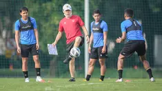 Meski menang di dua leg laga persahabatan kontra Timor Leste, Shin Tae-yong mengaku tidak puas dengan performa anak asuhnya, terutama di lini depan. Skuat Garuda tentu harus berbenah dengan menjajal beberapa penyerang ini. Berikut daftar pemainnya. (Bola.com/Bagaskara Lazuardi)