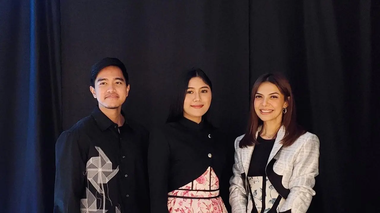 Gaya Kompak Erina Gudono dan Najwa Shihab Pakai Busana Etnik dan Barang Branded Saat Hadiri Fashion Show, Siapa yang Lebih Mahal?
