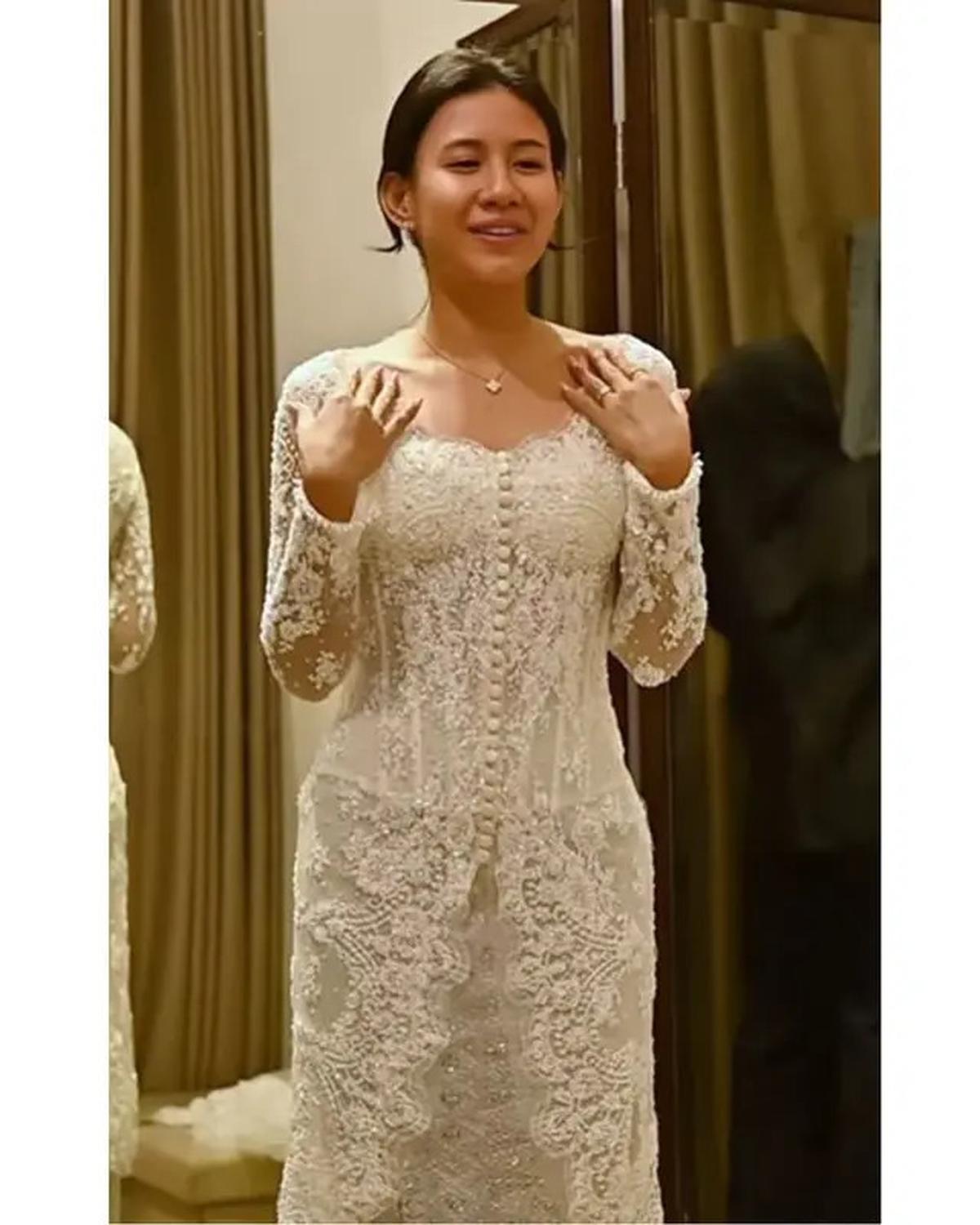 6 Potret Angga dan Shenina Fitting Baju Pengantin, Persiapan Sejak Juni 2024