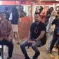 Teuku Wisnu dan Arie Untung saat memperkenalkan Riko The Series