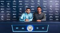 Rayan Ait-Nouri saat diperkenalkan sebagai pemain Man City. (X/Man City)