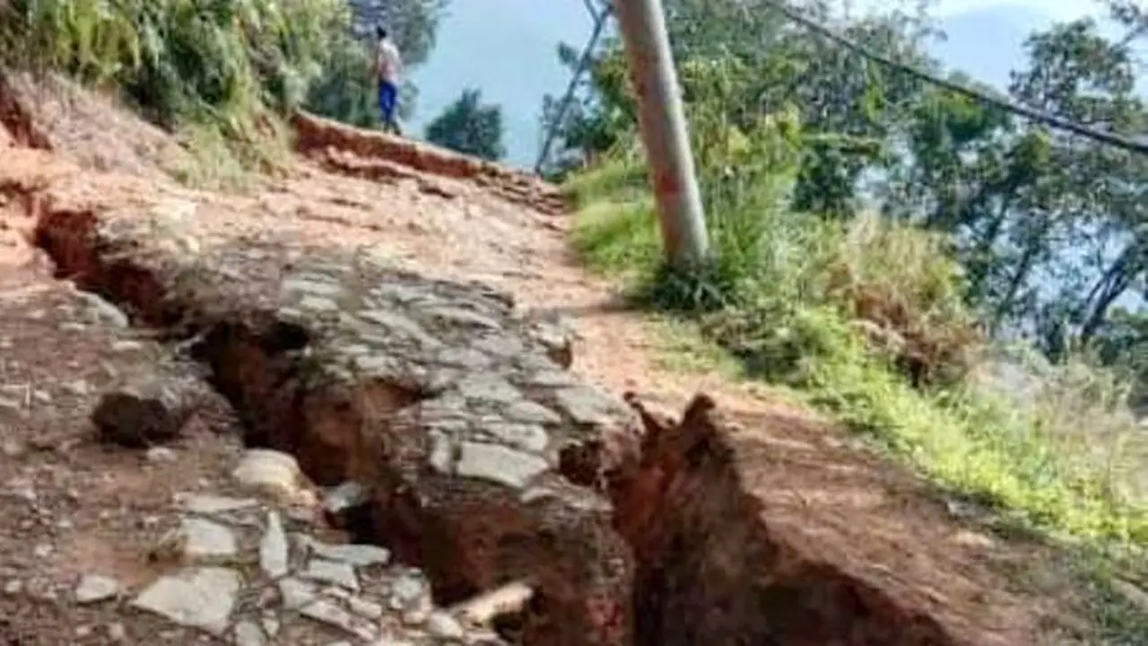 Pergerakan Tanah di Desa Cibugis, Desa Banyuwangi, Kecamatan Cigudeg, Kabupaten Bogor