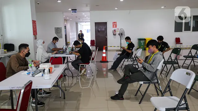 Vaksinasi Booster Keempat untuk Nakes
