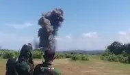 Ledakan dari pemusnahan amunisi tidak layak pakai di wilayah Kecamatan Cibalong, Kabupaten Garut, Jawa Barat, menyebabkan belasan orang meninggal dunia. (Liputan6.com/ Dok TNI AD)
