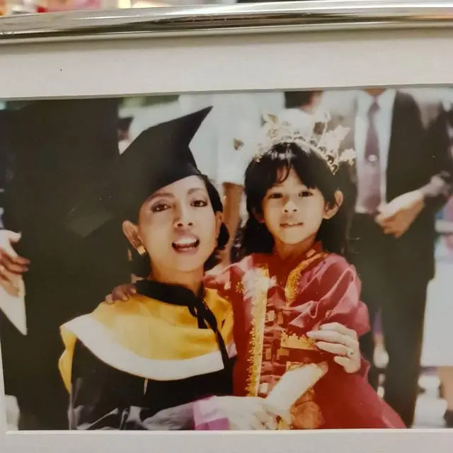 6 Potret Lawas Masa Kecil Artis saat Pakai Baju Adat,