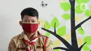 Seorang murid memakai masker saat uji coba pembelajaran tatap muka di SDN Malaka Jaya 07 Jakarta, Rabu (9/6/2021). Pembelajaran dilakukan secara campuran antara online (daring) dan tatap muka langsung. (merdeka.com/Imam Buhori)