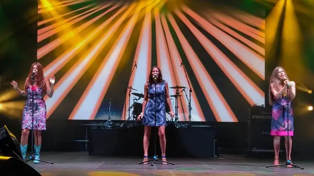 7 Potret Terbaru Las Ketchup, Penyanyi Asereje yang Terkenal Tahun 2000-an