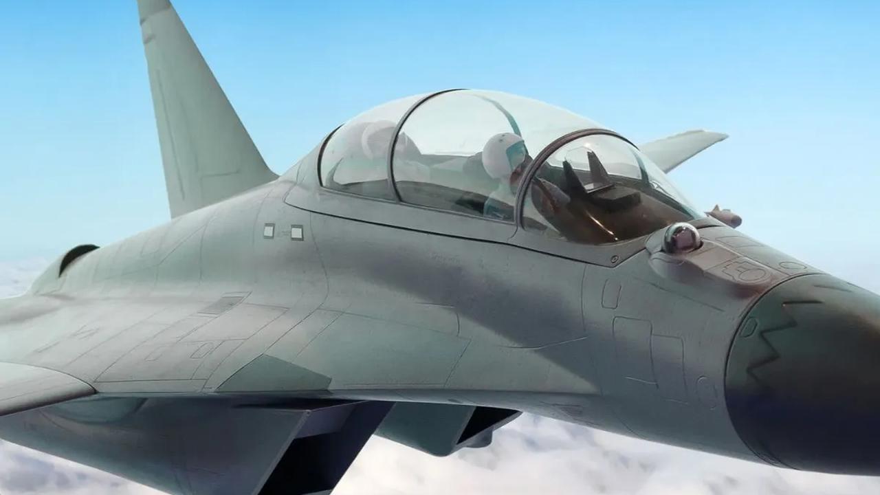 Selain itu, helm ini juga memiliki fitur Night Vision. Berbeda dengan helm pesawat tempur biasa yang memerlukan kacamata night vision terpisah, helm F-35 memiliki kemampuan night vision yang terintegrasi langsung ke helm.