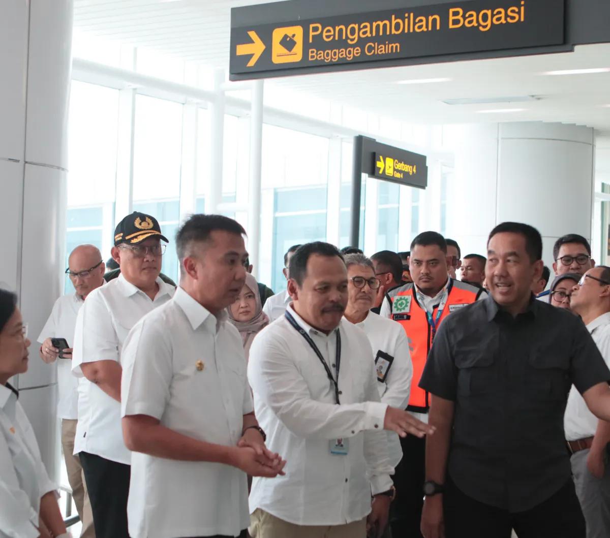 "Bandara Kertajati akan membuka peluang bagi mitra strategis untuk membeli saham dengan porsi maksimal 49 persen," ungkapnya.
