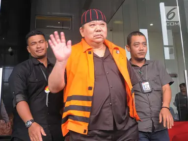 Dirut PT Sawit Golden Prima Hery Susanto Gun alias Abun usai menjalani pemeriksaan KPK, Jakarta, Selasa (13/2). Abun diperiksa sebagai saksi kasus TPPU atas tersangka Bupati Kutai Kartanegara, Kaltim Nonaktif Rita Widyasari. (Liputan6.com/Herman Zakharia)