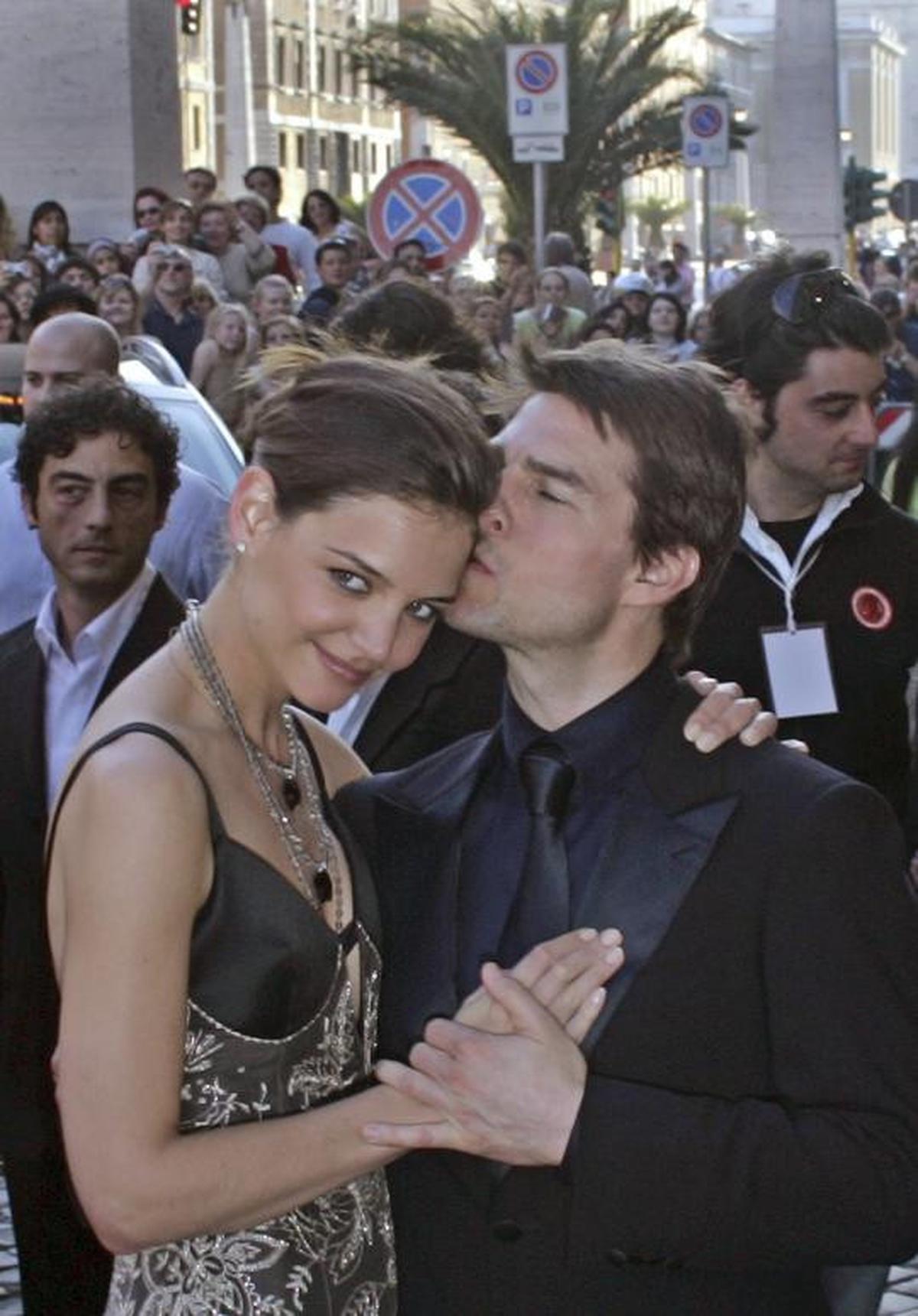 Tom Cruise - Katie Holmes dari masa ke masa