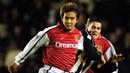 Junichi Inamoto. Gelandang Jepang berusia 42 tahun yang kini masih aktif bermain di Nankatsu SC, klub yang berkompetisi di Kasta kelima Liga Jepang ini pernah memperkuat Arsenal selama 1 musim pada 2001/2002. Saat itu ia berstatus sebagai pemain pinjaman dari Gamba Osaka. Ia hanya tampil dalam 4 laga, dengan rincian 2 kali di Liga Champions dan 2 kali di Piala Liga. Lepas dari Arsenal, ia masih berkompetisi di Liga Inggris bersama Fulham, WBA dan Cardiff City hingga awal musim 2006/2007. (AFP/Adrian Dennis)
