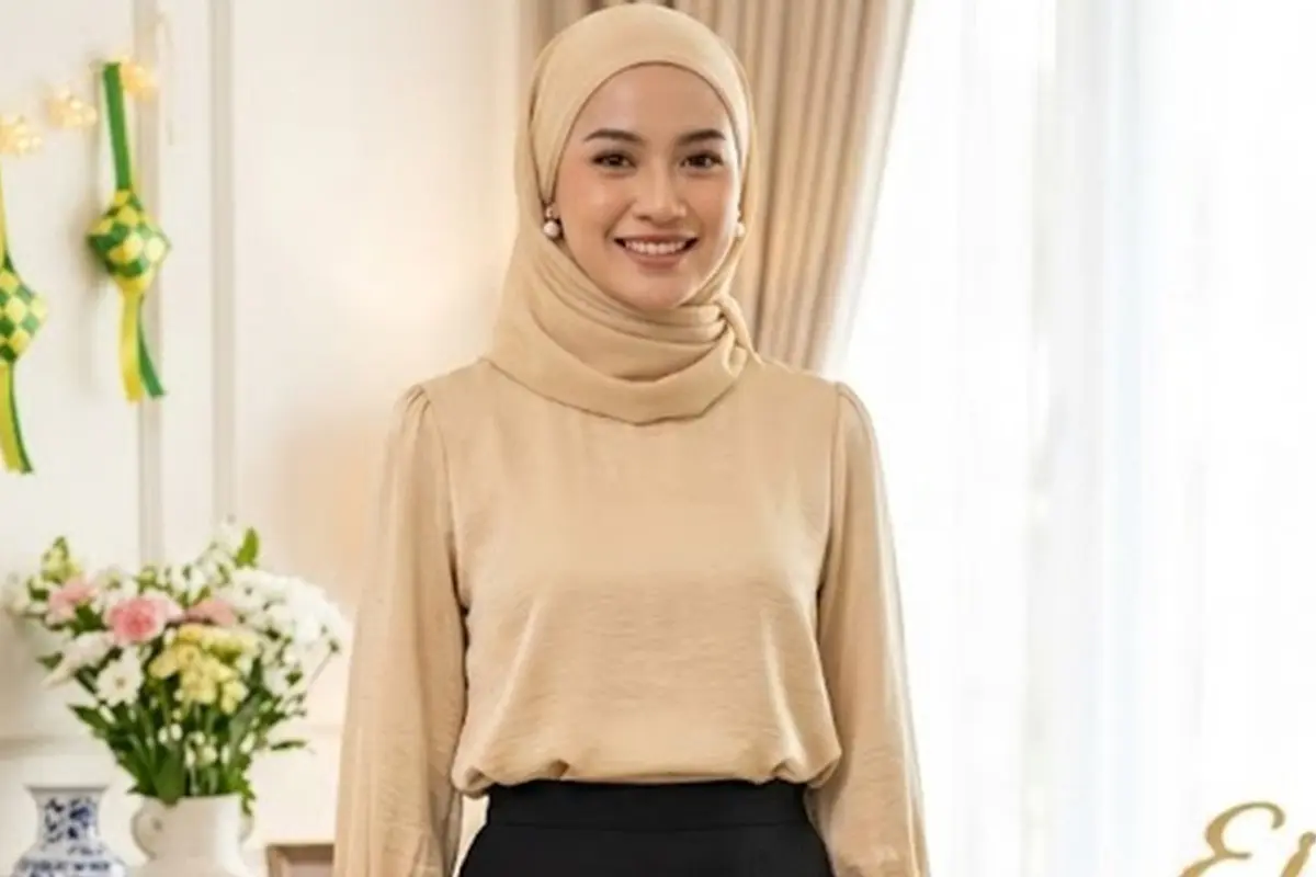 padu padan rok hitam dan blouse