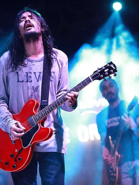 "Ini album pertama gua yang enggak ada lagu pelannya sama sekali," singkat pria berusia 33 tahun tersebut. (Adrian Putra/Bintang.com)