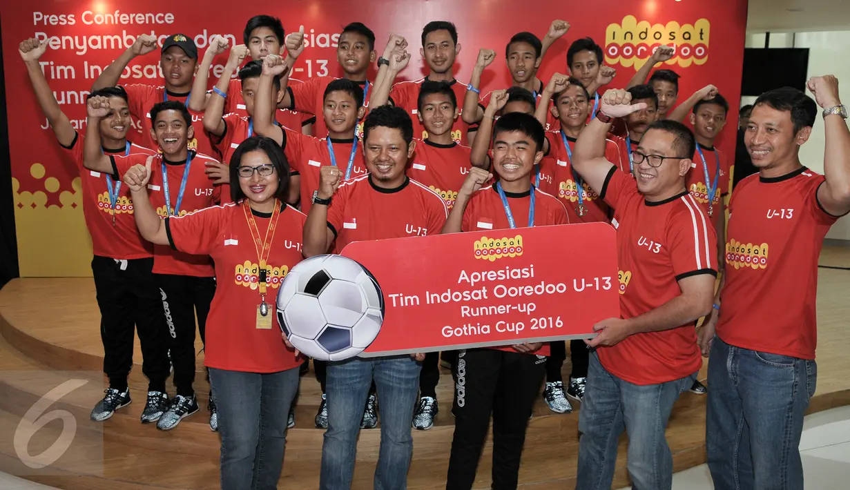 Tim sepak bola Indosat Ooredoo U-13 raih juara runner up di kompetisi Gothia Cup 2016 di Swedia, Jakarta, Selasa (2/8/2016). Tim zooredo U-13 Indonesia berhasil menyisihkan 1.659 tim dari 81 negara. (Liputan6.com/Yoppy Renato)