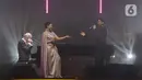 Selain tampil duet bersama Afgan, Rossa juga menyanyikan satu lagu spesial lain, yakni "To Love You More" yang diciptakan David Foster untuk Celine Dion. (Liputan6.com/Herman Zakharia)