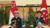 Presiden Jokowi (kiri), berbincang dengan presiden Singapura Tony Tan, dalam pertemuan di Istana Kepresidenan di Singapura, (28/7/2015). Jokowi ke Singapuran dalam rangka meningkatkan hubungan bilateral. (REUTERS/Edgar Su)