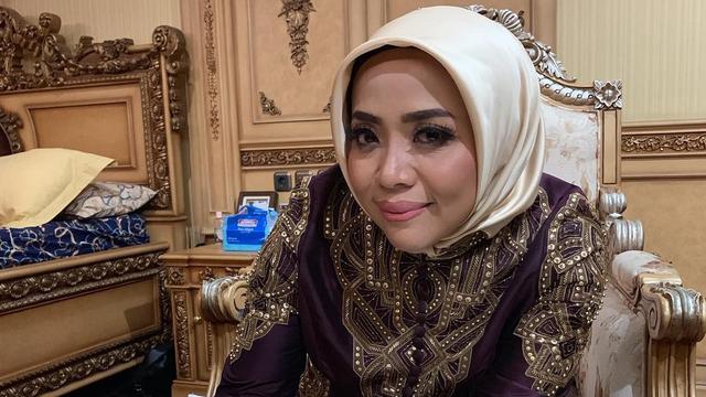 Potret Muzdalifah Gunakan Makeup Tebal (sumber: instagram/muzdalifah999)