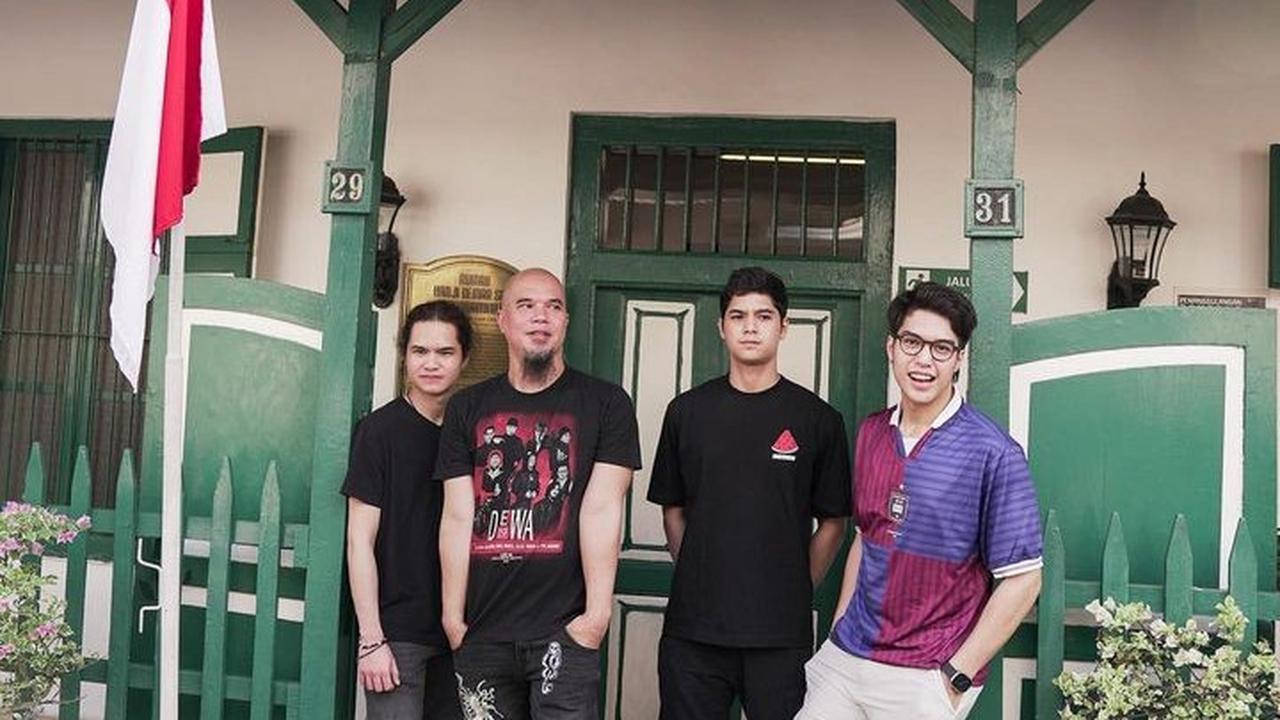 Potret kebersamaan Al, El dan Dul langsung mencuri perhatian. Mereka menuliskan berbagai komentar.<br>