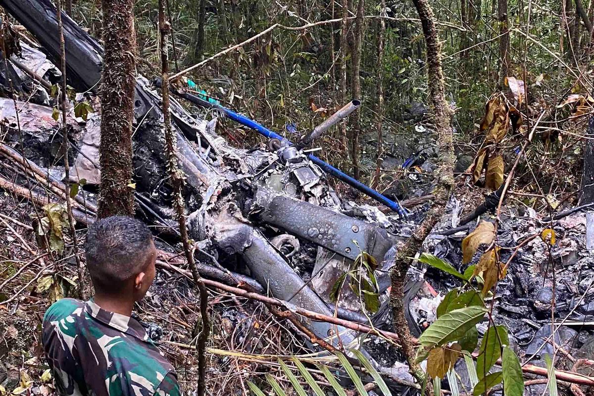 FOTO: Helikopter Hilang Kontak Ditemukan, 8 Korban Meninggal Dunia