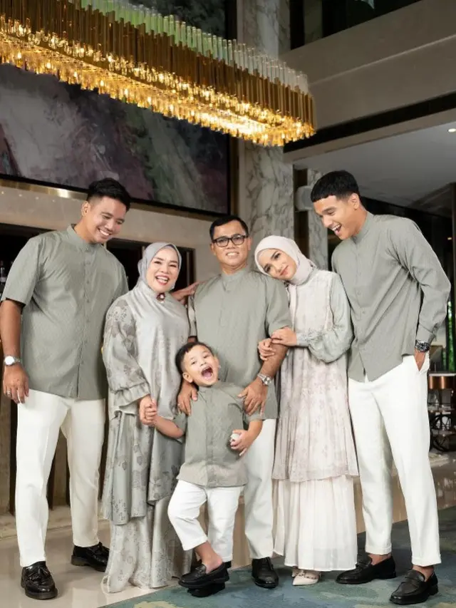 Potret Fuji dan keluarga (Sumber: Instagram/fuji_an)