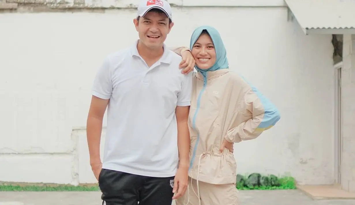 Wanita yang akrab disapa Icha ini juga sering membagikan momen saat sedang melakukan sederet aktivitas fisik favoritnya. Misalnya saja saat ia lari atau sedang nge-gym bersama Dude Harlino.
(Liputan6.com/IG/@ichasoebandono)