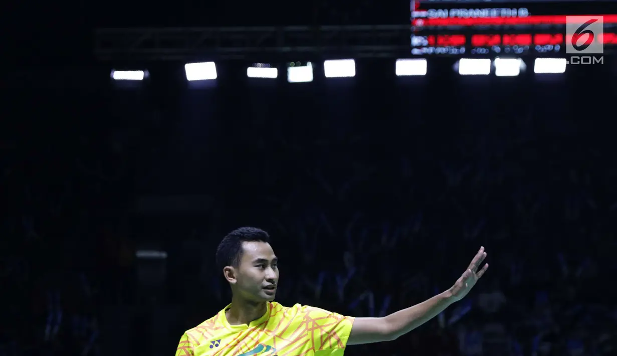 Pebulu Tangkis Indonesia, Tommy Sugiarto saat melawan unggulan kelima Indonesia Open 2019, Chen Long (China) di Babak 32 besar Indonesia Open 2019 di Istora Senayan, Jakarta, Rabu (17/7/2019). Tommy gagal melaju setelah kalah 20-22, 21-14. 16-19, 17-21. (Liputan6.com/Helmi Fitrhiansyah)