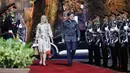 Perdana Menteri Belanda Mark Rutte berjalan setibanya pada 'Welcoming Dinner and Cultural Performance G20 Indonesia' di Taman Budaya Garuda Wisnu Kencana Bali, Selasa malam (15/11/2022). (Willy Kurniawan/Pool Photo via AP)