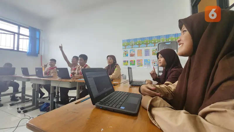 Peserta Didik Disabilitas Berhak Belajar Teknologi, Intip Keseruannya di SLBN 11 Jakarta