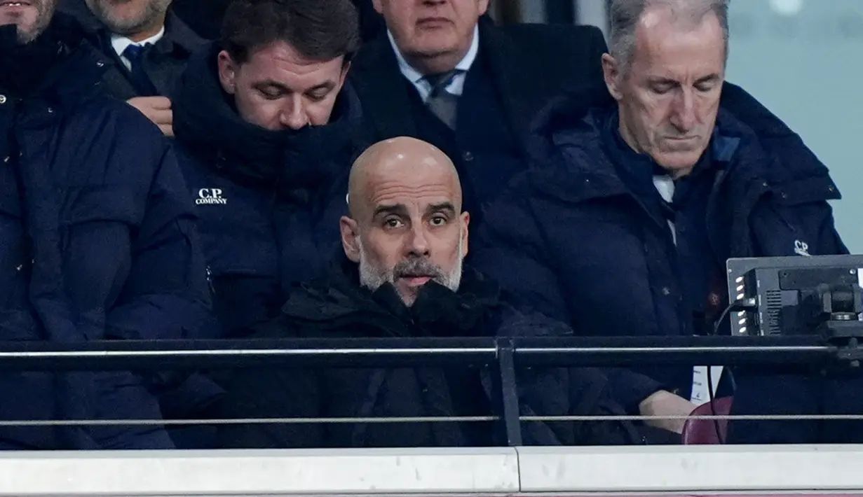 City sempat unggul lebih dulu melalui gol Bernardo Silva pada babak pertama. West Ham kemudian menyamakan kedudukan empat menit berselang lewat sundulan Konstantinos Mavropanos. (Bradley Collyer/PA via AP)