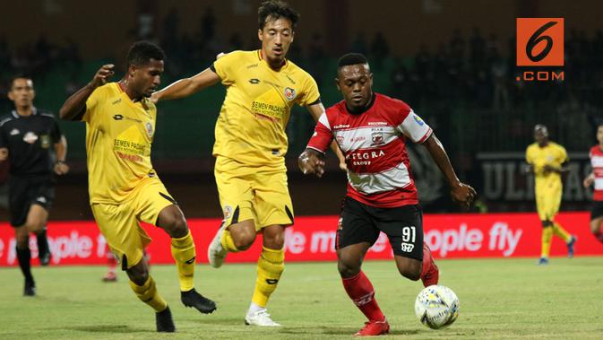 Duel Madura United vs Semen Padang di Stadion Gelora Madura, Pamekasan, Rabu (28/8/2019). (Bola.com/Aditya Wany)
