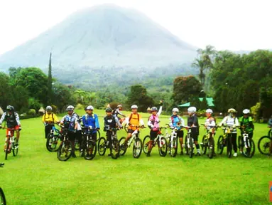 Wisata Sepeda di Gunung Lokon