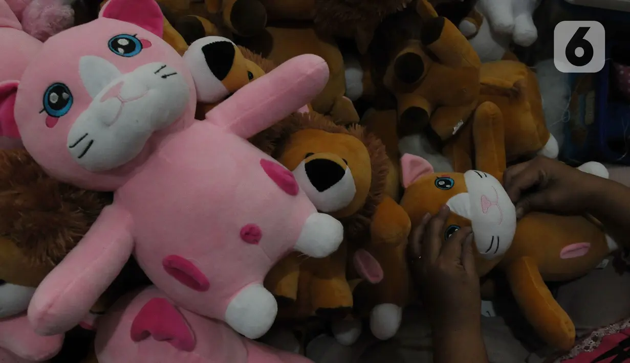 Sejumlah boneka yang telah selesai diproduksi di Bekasi, Jawa Barat, Rabu (27/9/2023). (merdeka.com/Imam Buhori)