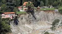 Kerusakan akibat banjir di Saint-Martin-Vesubie di Alpes-Maritimes tenggara Prancis dipicu Badai Alex. (AFP)