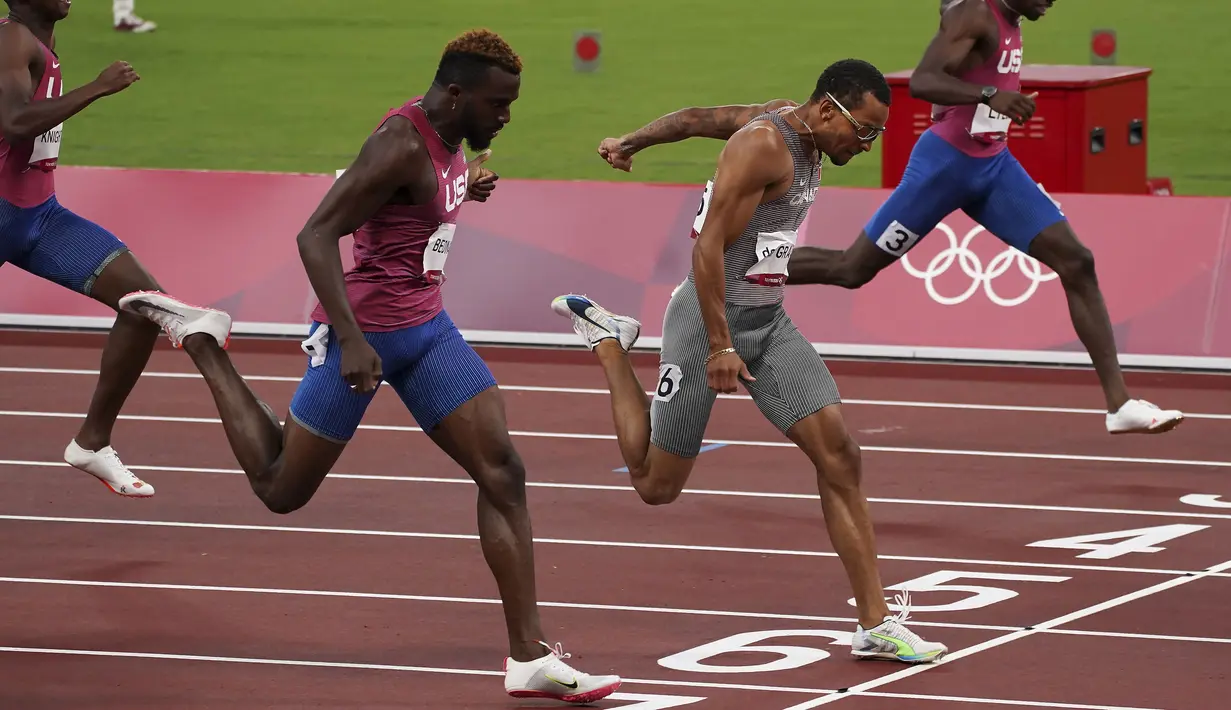 Andre De Grasse berhasil mengalahkan sprinter Amerika Serikat, Kenneth Bednarek dan Noah Lyles yang finish di urutan kedua dan ketiga. Dirinya menjadi sprinter ketiga Kanada yang mampu menjuarai kelas ini setelah Robert Kerr dan Percy Williams. (Foto: AP/The Canadian Press/Nathan Denette)