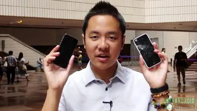 Uji Jatuh iPhone 5S dan 5C, Layar Pecah Tetap Menyala