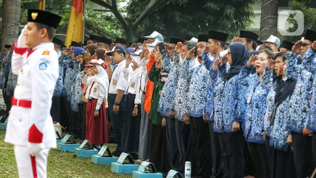 Menteri Nadiem Pimpin Upacara HUT ke-74 PGRI dan Hari Guru Nasional