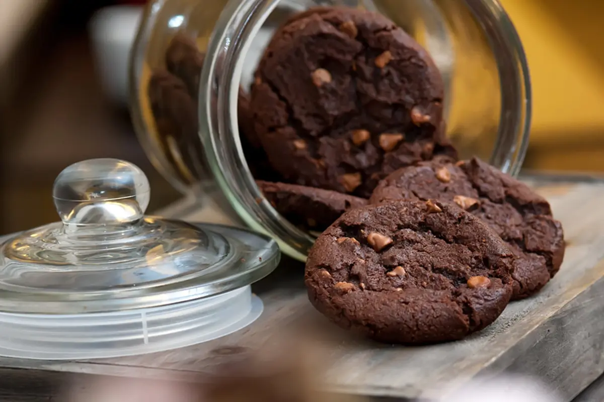 kue kacang coklat