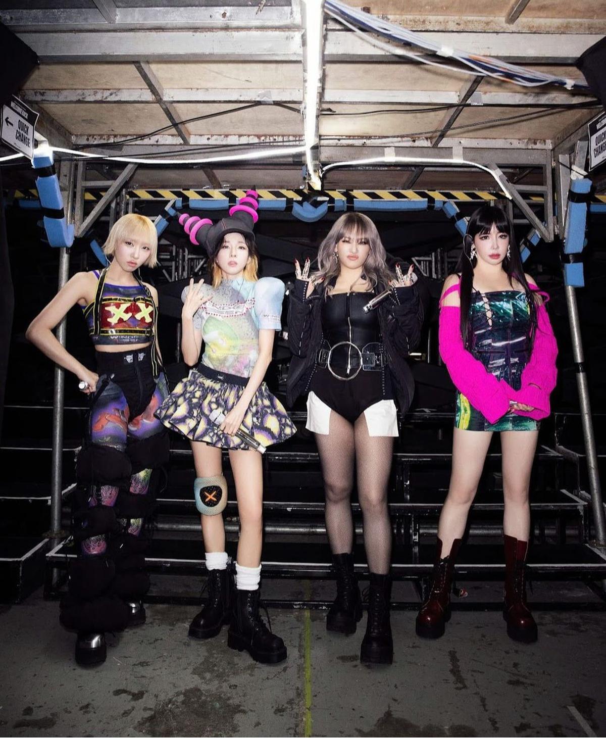 2NE1
