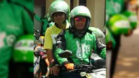 Alih-alih naik mobil patroli, Kompol Woro memilih berpatroli dibonceng Go-Jek.