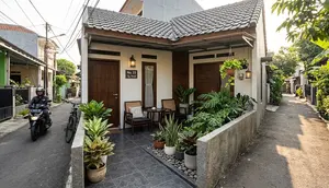 10 Desain Teras Minimalis Plus Taman Mini untuk Rumah Kecil Tanpa Menghabiskan Area Jalan