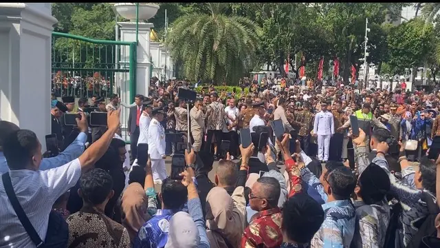 Menteri Dalam Negeri (Mendagri) Tito Karnavian memimpin kirab gerak jalan dari kawasan Monas menuju Istana Merdeka Jakarta, Kamis (20/2/2025) jelang pelantikan kepala daerah.