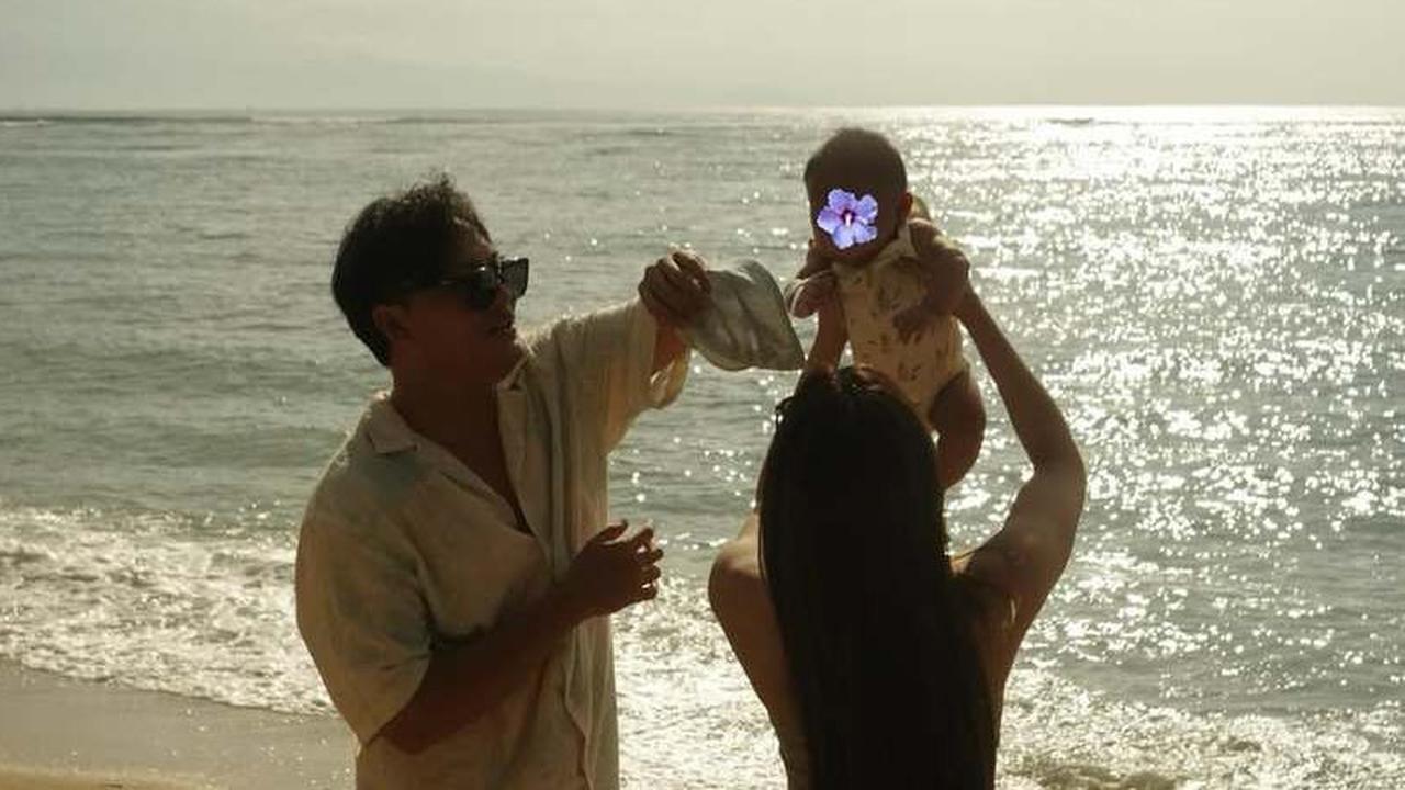 Potret Keseruan Baby Selina Anak Rizky Febian Diajak Main ke Pantai, Nikmati Momen Tempat Kelahiran Mahalini