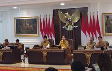 Begini ekspresi Gibran saat Prabowo Pidato Penuh Semangat di Sidang Kabinet Perdana