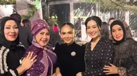 Deretan Artis Hadir di Resepsi Pernikahan Anak Ikke Nurjanah, Ada Kris Dayanti hingga Elvy Sukaesih