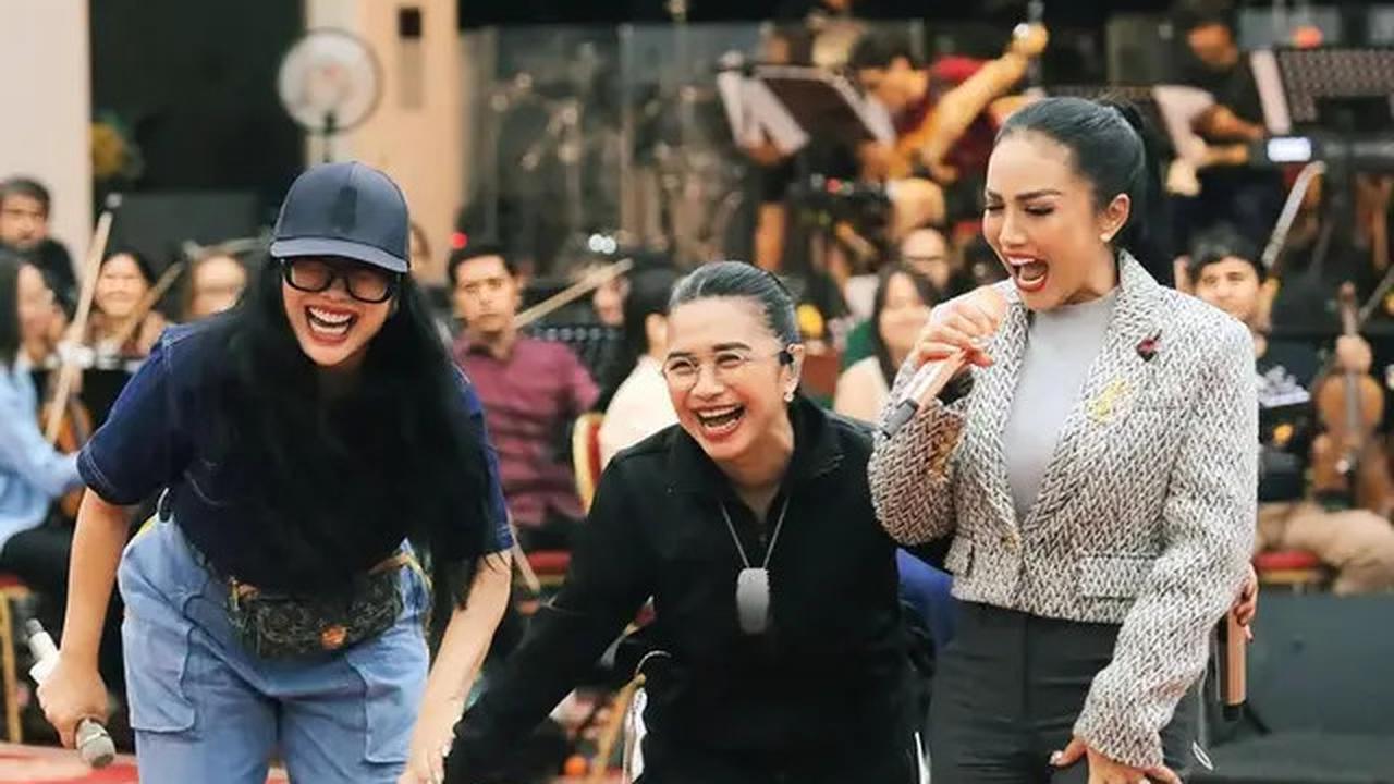 Gaya Kompak Tiga Diva Krisdayanti, Ruth Sahanaya, dan Titi DJ  di Satu Panggung, Tampil Energik di Usia 50an